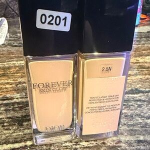 2.5N Dior Forever Skin Glow Foundation - Light Beige